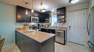 Sleeps 16 2 Beachfront Condos PoolPickleballTennis Island Retreat Complex - 1