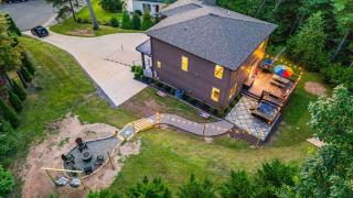 Hot Tub Fire Pit Mountain Views 10min to AVL Modern Escape by Avanstay - 3