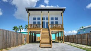 Sleeps 16 2 Homes Priv Pool Ping-Pong 1Block to Alister St. Shops Dining - 5