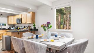 Cozy Forest Hideaway in Incline Village Private Balcony Sierra Solace by AvantStay - 6