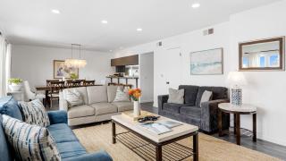 Topside Newport Rooftop Balcony Ocean Views Walk to Pier Marina Village - 4