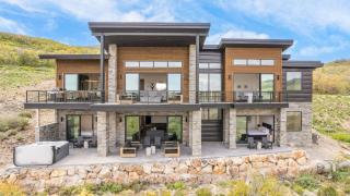 Mountain Lover by AvantStay Luxe Escape w Views Hot Tub Gym Movie Theater - 0