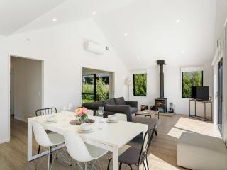 Northlake Hideaway - Wanaka Holiday Home - 5