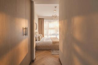 Fountain & Opera Views 1 Bedroom Apartment with Balcony - 8