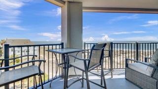 402 Summerhouse by AvantStay Beachfront Condo w Community Pool Access - 0