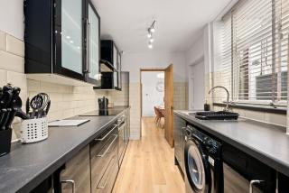 Modern and Comfy 3 Bed Manchester Home near Etihad, Coop Live Arena and Manchester City Centre - 7