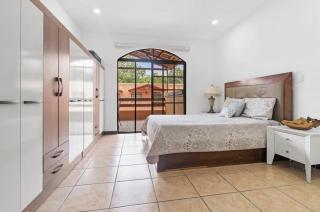 Plaza Colonial Second Floor One Bedroom Unit - 3