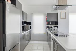 19th Hole Golf, Wine & Sea - 2