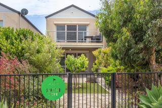 19th Hole Golf, Wine & Sea - 3