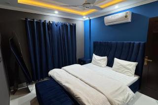 Luxury Blue VIP Apartment with Eiffel View - 9