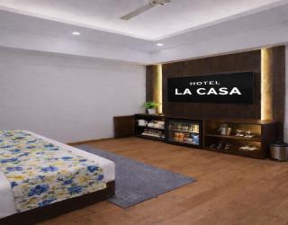 Hotel The La Casa Near Delhi airport - 4