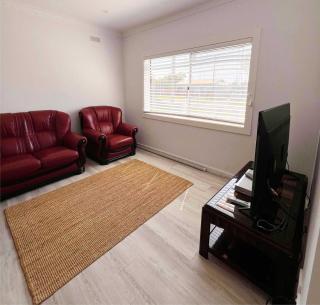 Sam's Cottage on Hennessey - 2