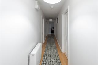 Central 3 Bedroom Flat w Parking - 4