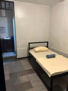 Little John's Town Inn - 0