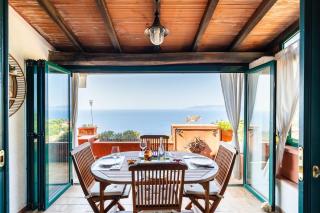 Tuca Tuca Si, sea view terrace and private beach - 8