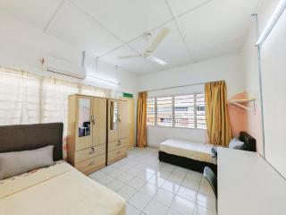 Spacious 9 Rooms house 23paxQbay MallSpice Arena - 5