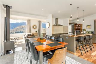 Lakeview 4BR Retreat with Spacious Living - Close to Town - 1