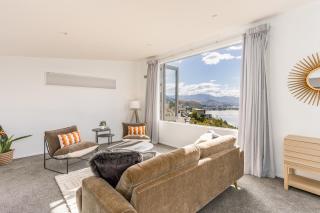 Lakeview 4BR Retreat with Spacious Living - Close to Town - 7