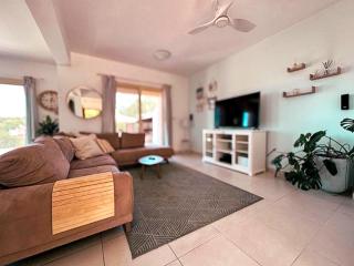 Paphos 4 Bedrooms - 0