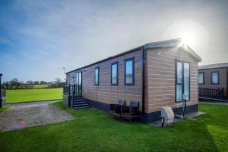 Bumblebee - 2 Bedroom Lodge - Manorbier - 7