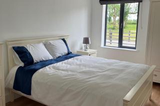 3 Bed Cottage Sleeps 6 - Fireplace - Free Parking - 3