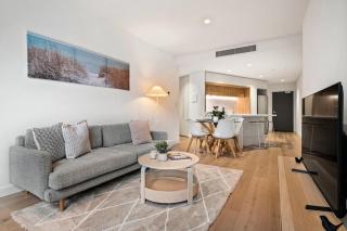 Luxury City Escape 2 Bedrooms Pool, Sauna, and Gym - 9