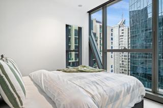 Luxury City Escape 2 Bedrooms Pool, Sauna, and Gym - 3