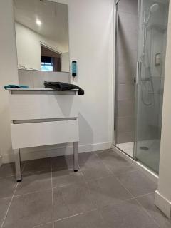 Studio rénové - Centre-ville + WIFI - 2