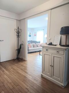 Le Central - Vue Place Jeanne Hachette - 3