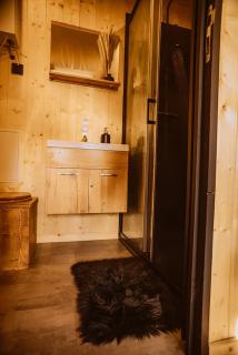 Lodge Grand Confort en Nature - Salle de bain italienne - 10 min A7 - 7