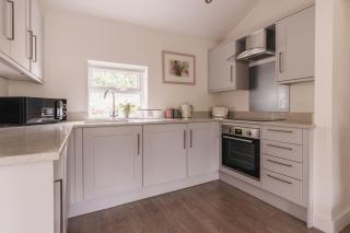 Stylish accommodation - Bowness centre with parking space - 1