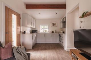 Stylish accommodation - Bowness centre with parking space - 7