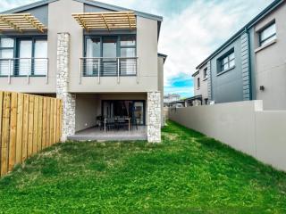 Stylish 3 Bedroom Townhouse in Secure Estate - 2