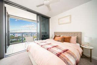 Queens Wharf 1B plus Study apt - level 29 City view - 8