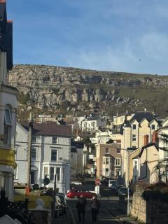 Beautiful Llandudno Centre 2 Bed Apartment - 1