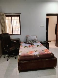 Aura Nook Ladies Homestay - 9
