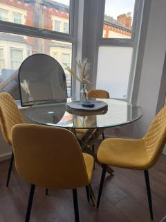 4-Bed Family Home - Steps from Nottingham Forest Ground - 8