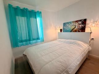 Charming & renovated apt stone throw to the sea - 8