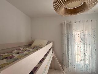 Charming & renovated apt stone throw to the sea - 7