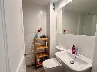 Charming & renovated apt stone throw to the sea - 1