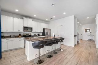 Stylish 5 Bdrm Retreat with Great Themed Rooms at Encore - 1