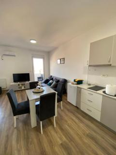 Apartman Jovanovic Royal Stay - 1