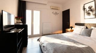 Elegant Spacious Apartment with Private Balcony - 1