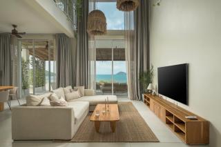 Villa Vista, 5BR Beach Front SeaView Haven, Steps to Sand - 8