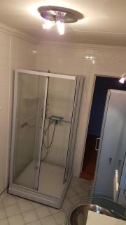 Andre etasje, hjemmekoselig og sentral leilighet - 5