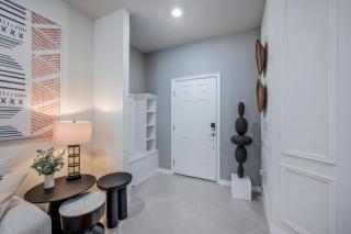 New Modern 5Beds, 5Baths Windsor Cay - 5