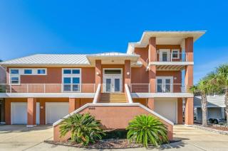 Waterfront Living, STEPS to the BEACH, Sleeps 15! - 6