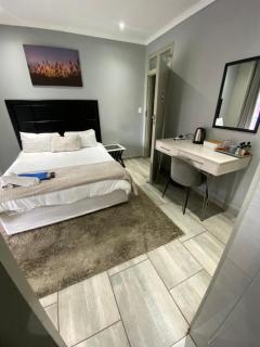 Schweezers Guest House - 5