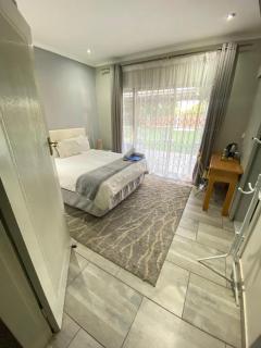 Schweezers Guest House - 2