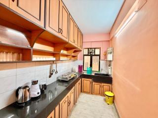 Elegant 2BHK Stay Near Iconic Chinatown, Tangra - AC - WiFi - Parking - Caretaker - 9